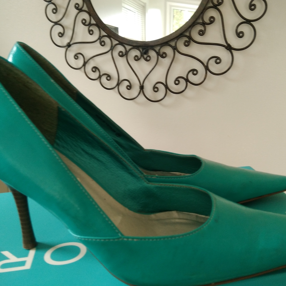 Teal High Heel Pumps with Sleek Silhouette